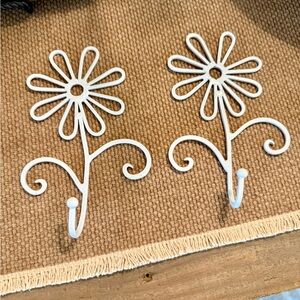Charming White Floral Metal Wall Hooks~farmhouse~cottagecore~